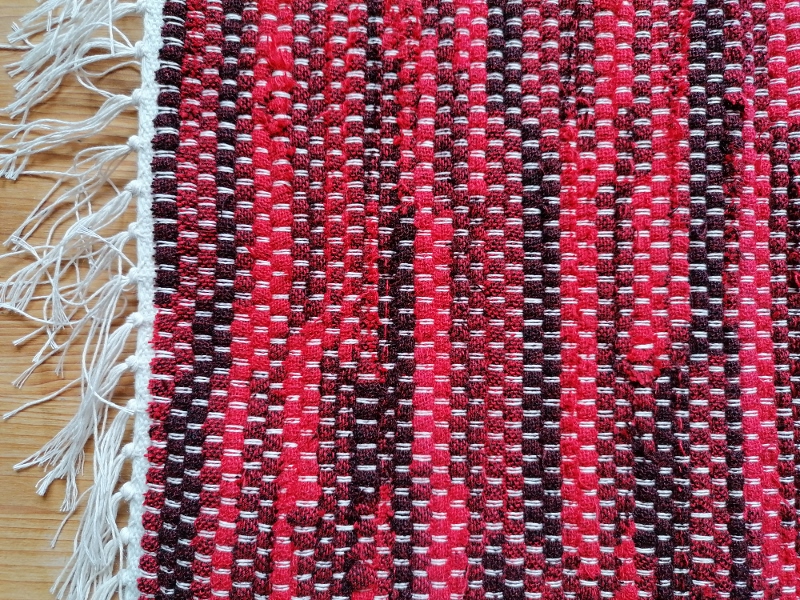 Tkaný koberec - červený